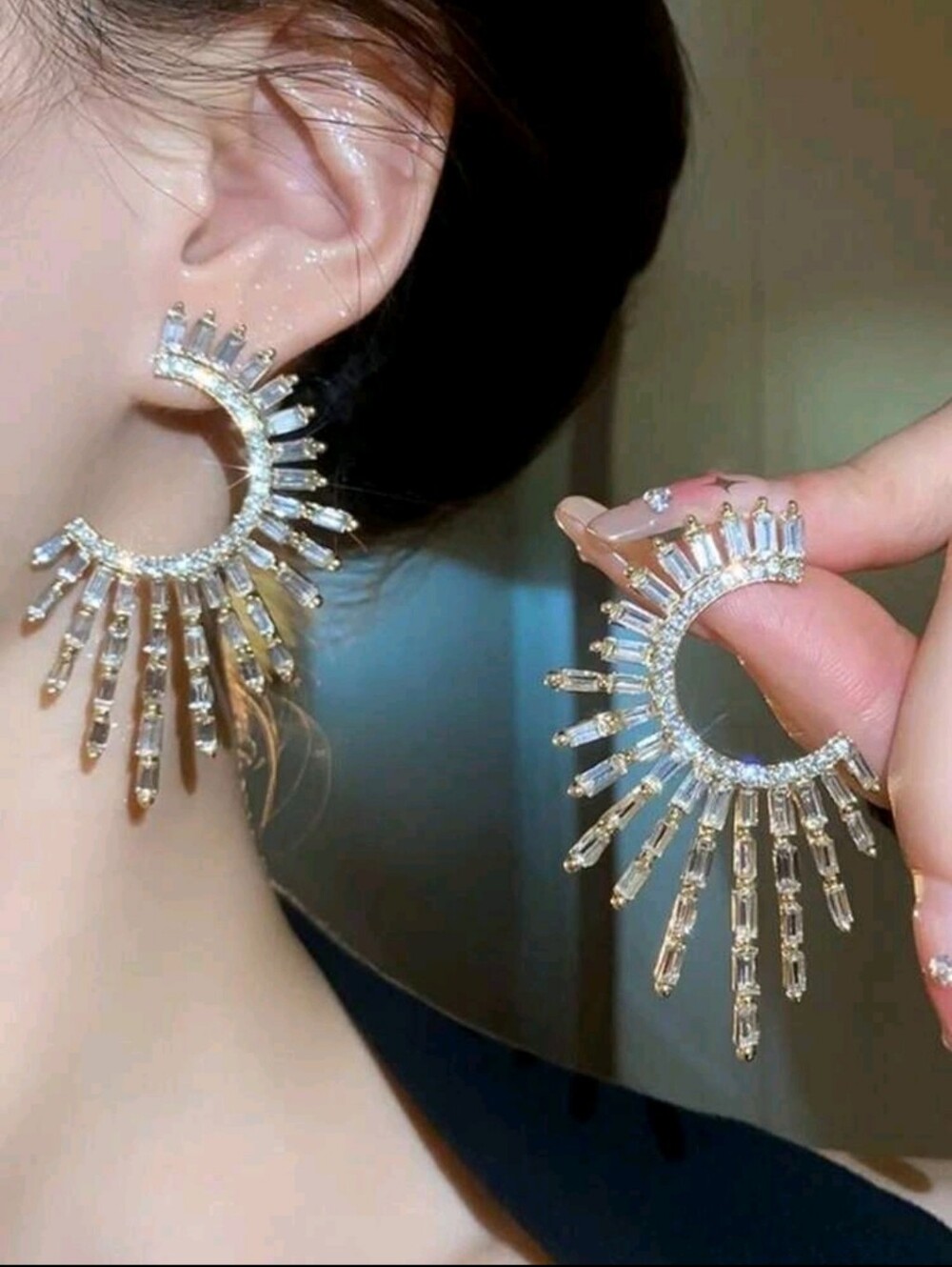 BRAND NEW ** Gold Crystal Sunburst Statement Earrings